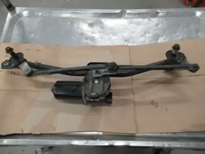 Moteur essuie-glace avant