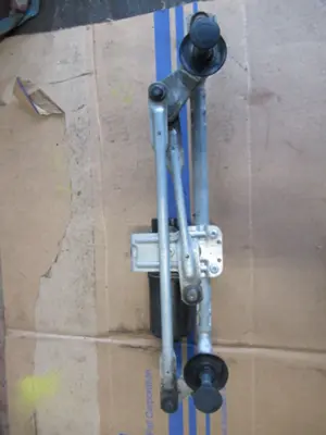 Tringlerie essuie-glace avant