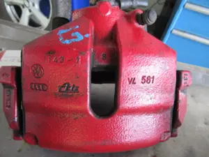 Bremszange vorne links