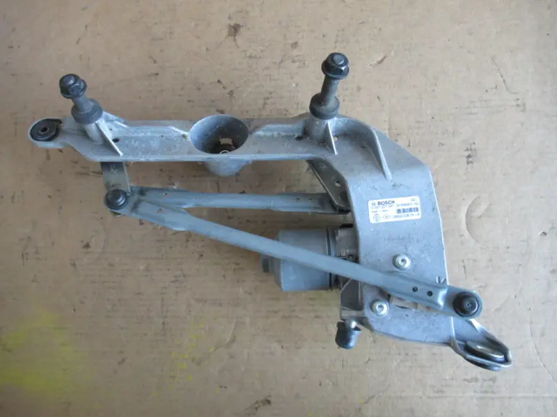 Moteur essuie-glace avant