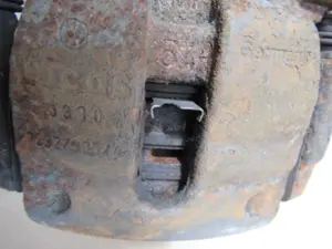 Bremszange vorne links