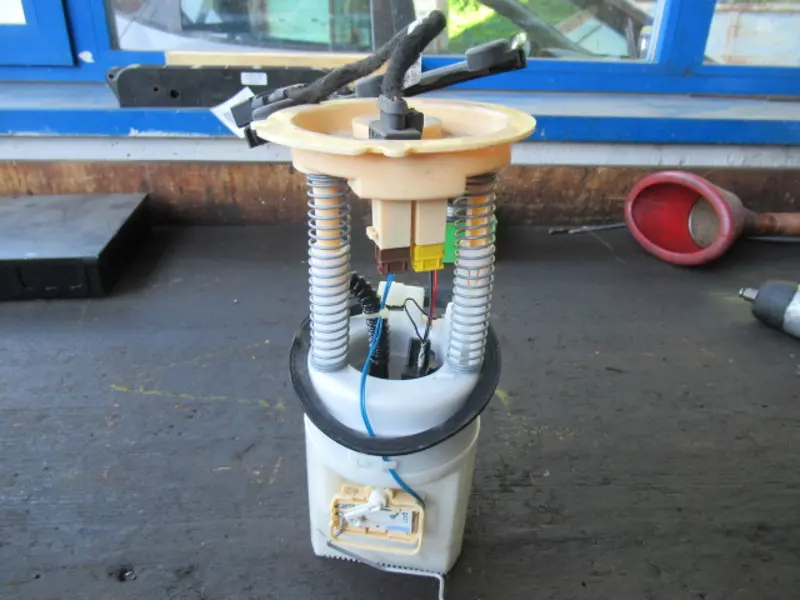 Pompe à essence électrique