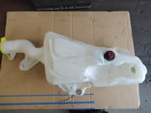 Wasserbehälter Motorraum