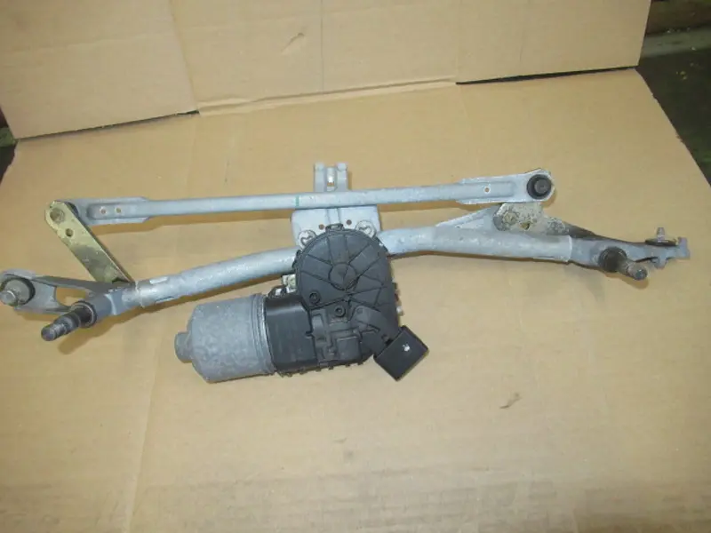 Moteur essuie-glace avant