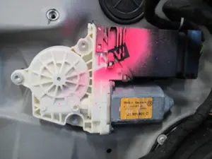 Fensterheber vorne links