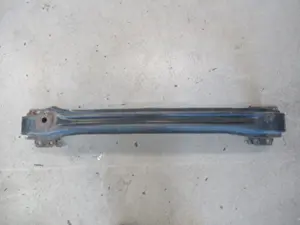 Stossstangenhalter vorne