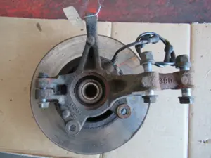 Achsschenkel vorne links