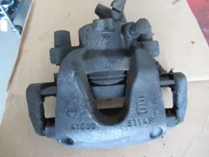 Bremszange vorne links