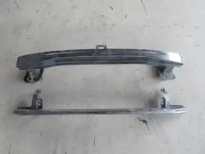 Stossstangenhalter vorne