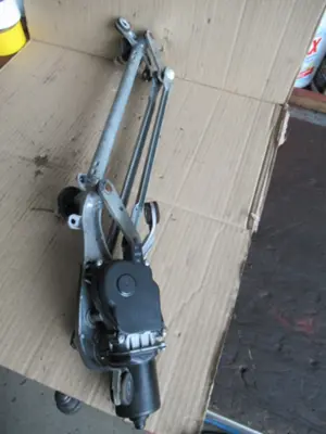 Wischermotor vorne
