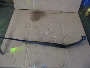 Wischerarm vorne links