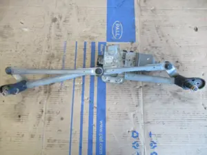 Moteur essuie-glace avant