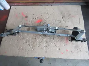 Wischergestänge vorne