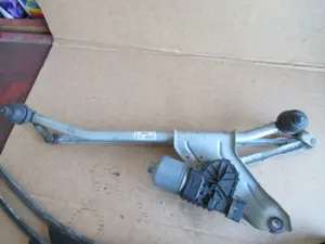 Moteur essuie-glace avant