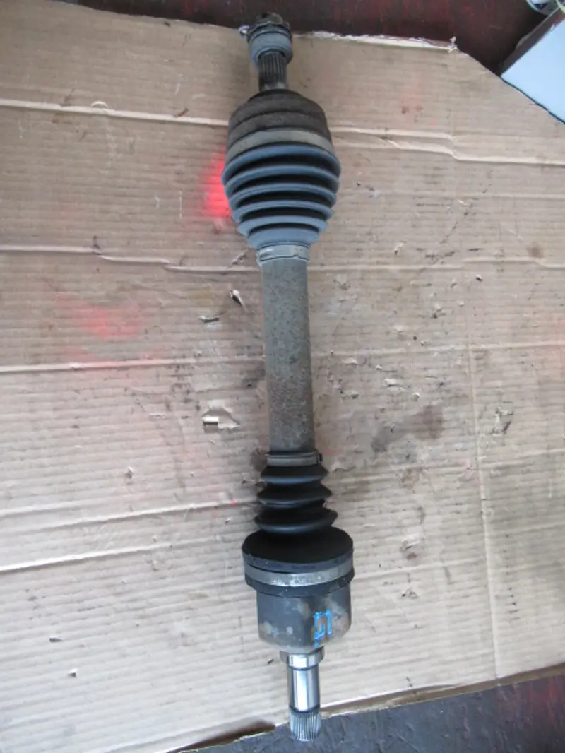Arbre de transmission avant gauche
