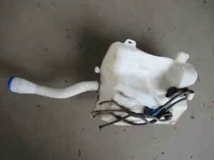 Réservoir d'eau compartiment moteur