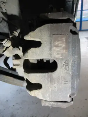 Bremszange vorne links