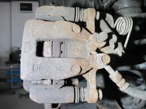 Étrier de frein arrière gauche