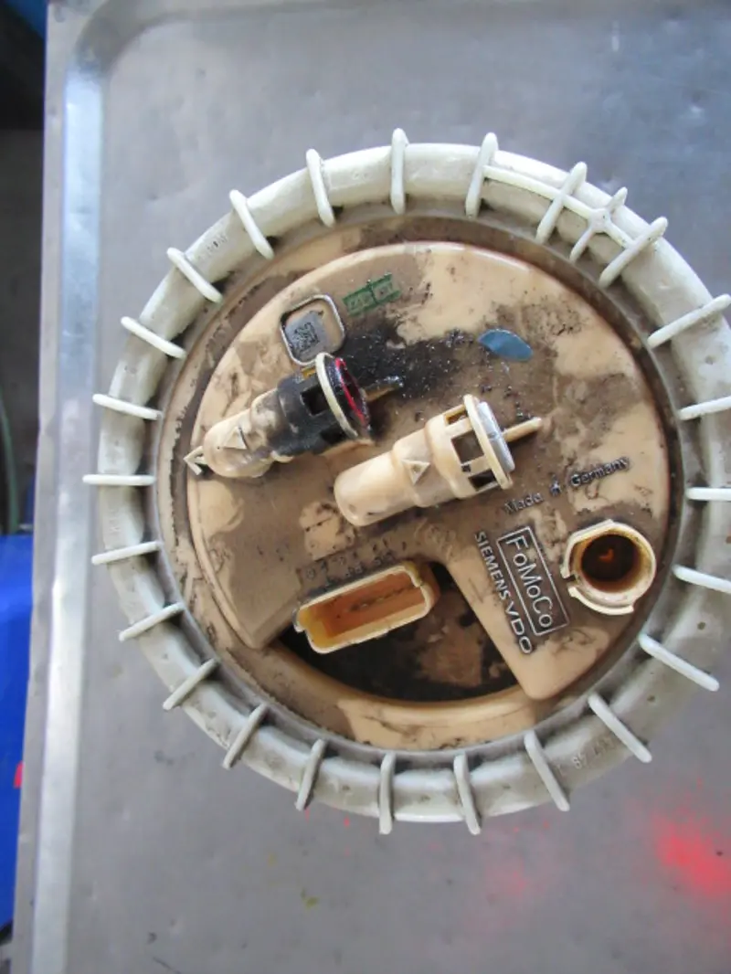 Pompe à essence électrique