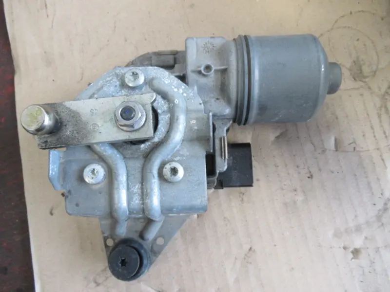 Moteur essuie-glace avant