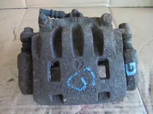 Étrier de frein avant gauche