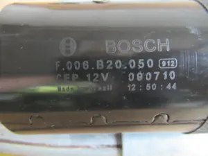 Moteur essuie-glace avant