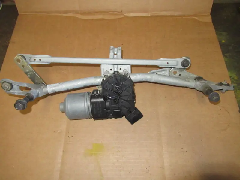 Moteur essuie-glace avant