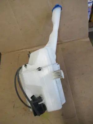 Wasserbehälter Motorraum