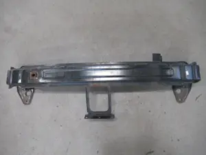 Stossstangenhalter vorne