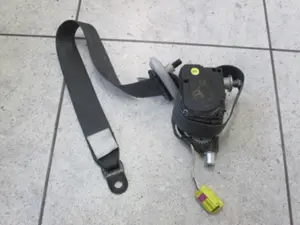 Gurtstraffer vorne