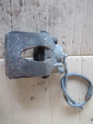 Bremszange vorne links