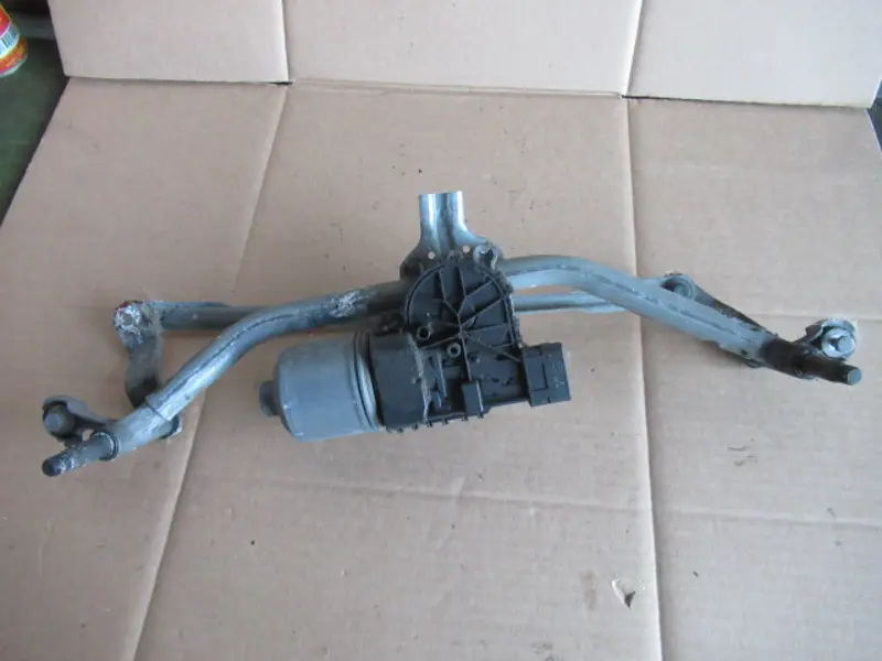 Wischermotor vorne