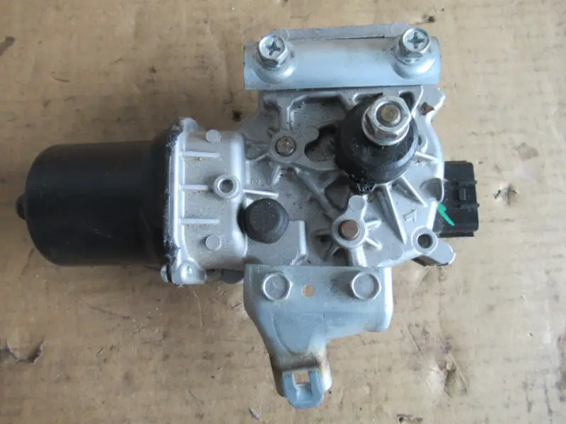 Moteur essuie-glace avant