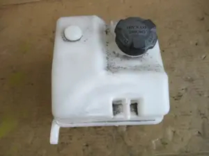 Wasserbehälter Motorraum