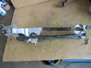 Wischergestänge vorne