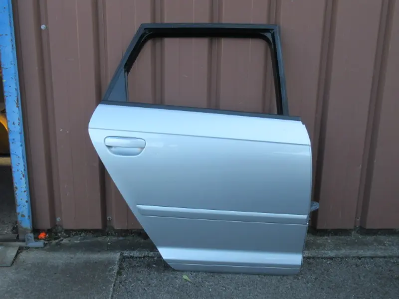 Porte arrière droite