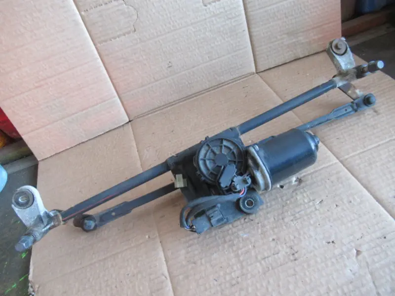 Wischermotor vorne