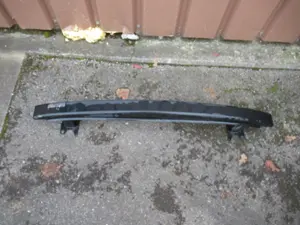 Stossstangenhalter vorne