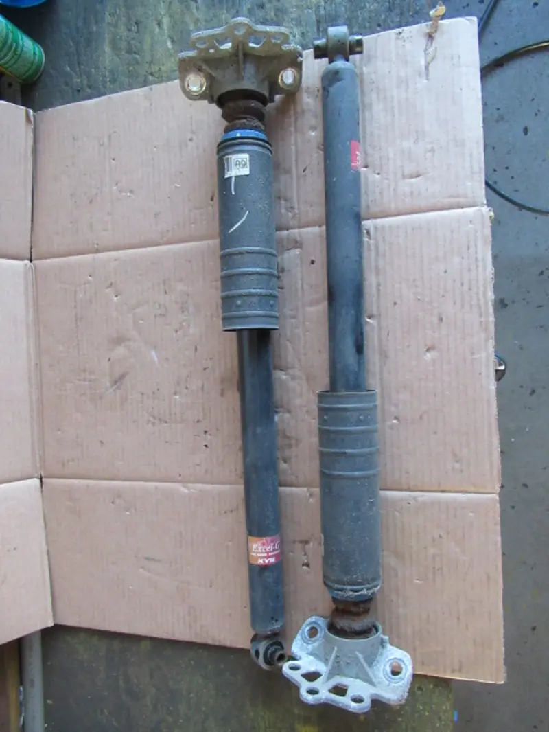 Stossdämpfer hinten