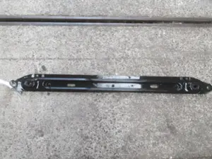 Traverse unter Kühler