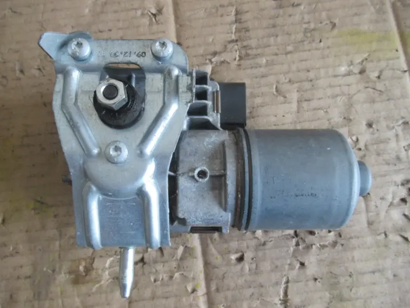Moteur essuie-glace avant