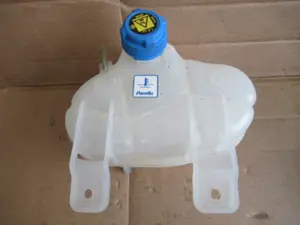 Wasserbehälter Motorraum