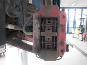 Bremszange vorne links