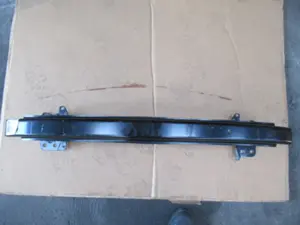 Stossstangenhalter vorne