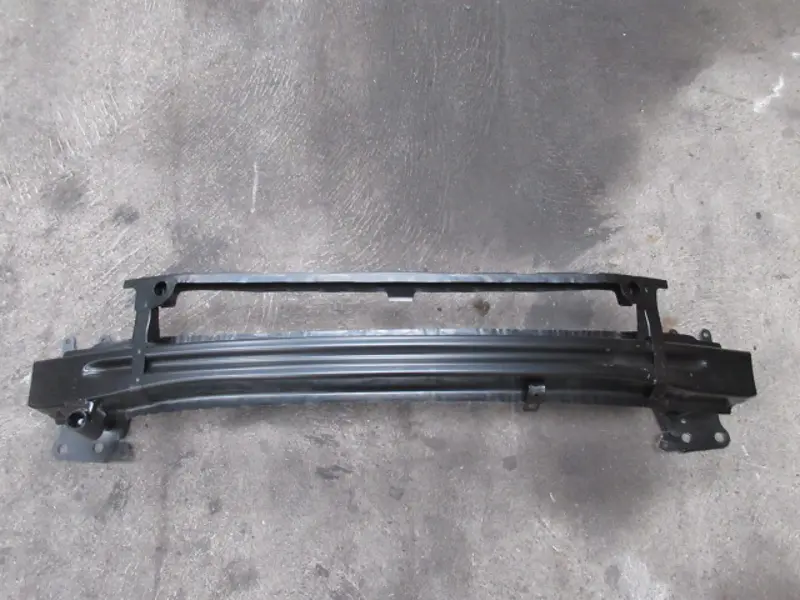Stossstangenhalter vorne