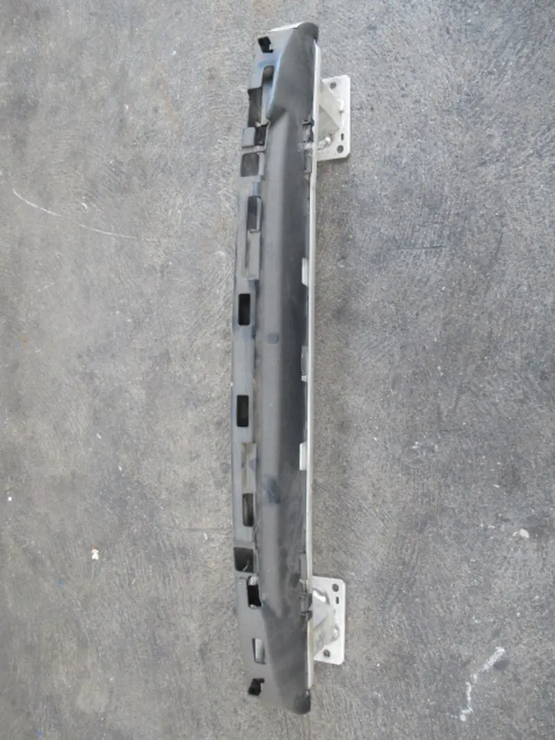 Stossstangenhalter vorne