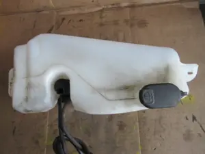 Wasserbehälter Motorraum