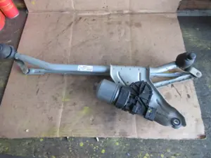 Moteur essuie-glace avant