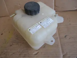 Wasserbehälter Motorraum