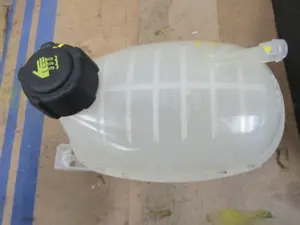 Wasserbehälter Motorraum